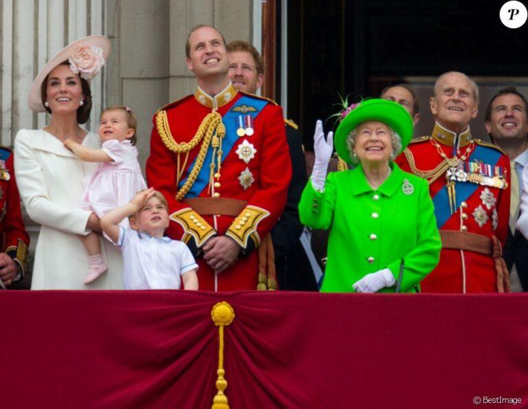 Famille Royale Au Balcon
