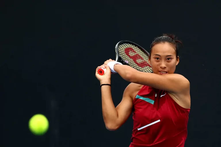 Zheng Qinwen Sa Taille