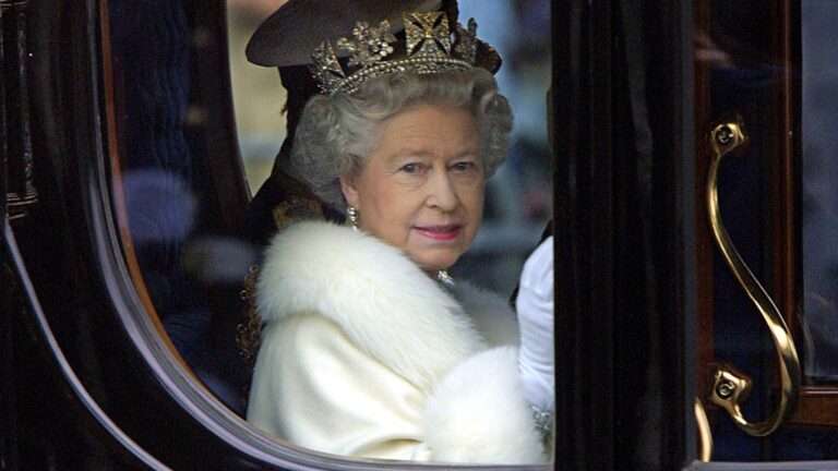 Mensurations De La Reine D'angleterre