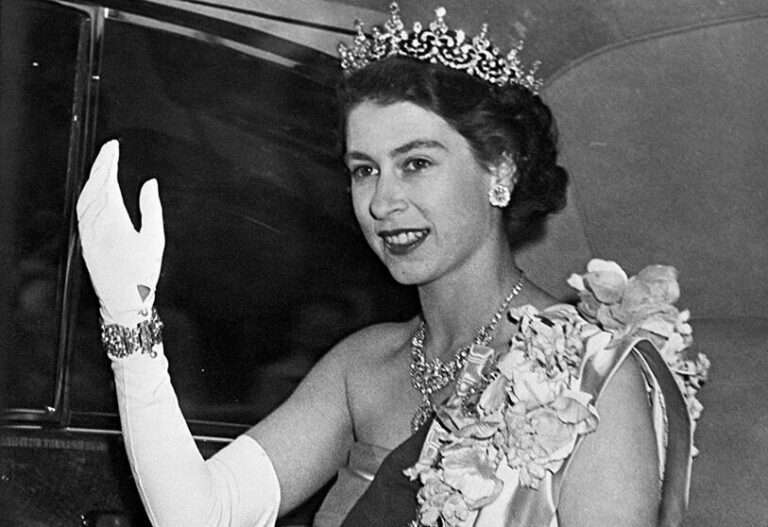Reine Elizabeth Taille Jeune