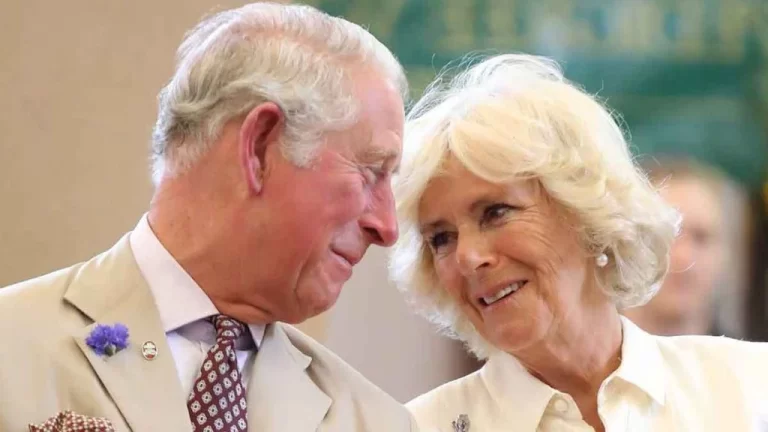 Fils Cache Charles Camilla