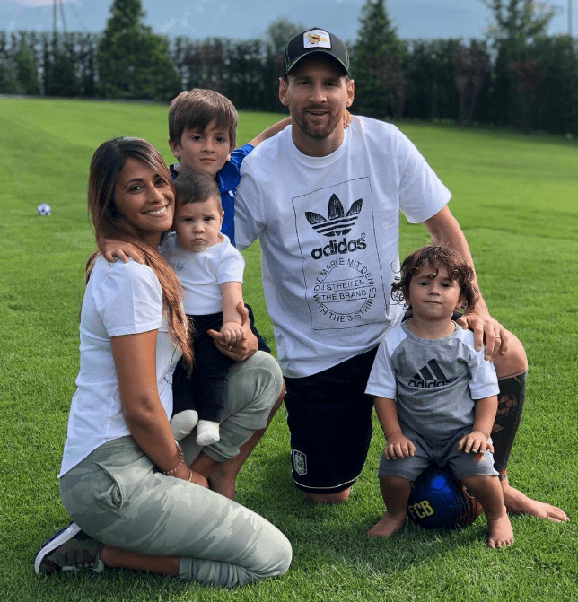Messi Et Sa Femme Tour Eiffel