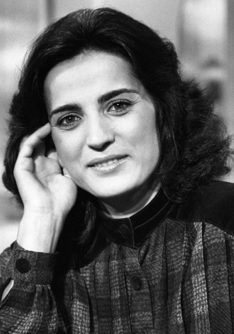 Qui Est Le Mari De Linda De Suza