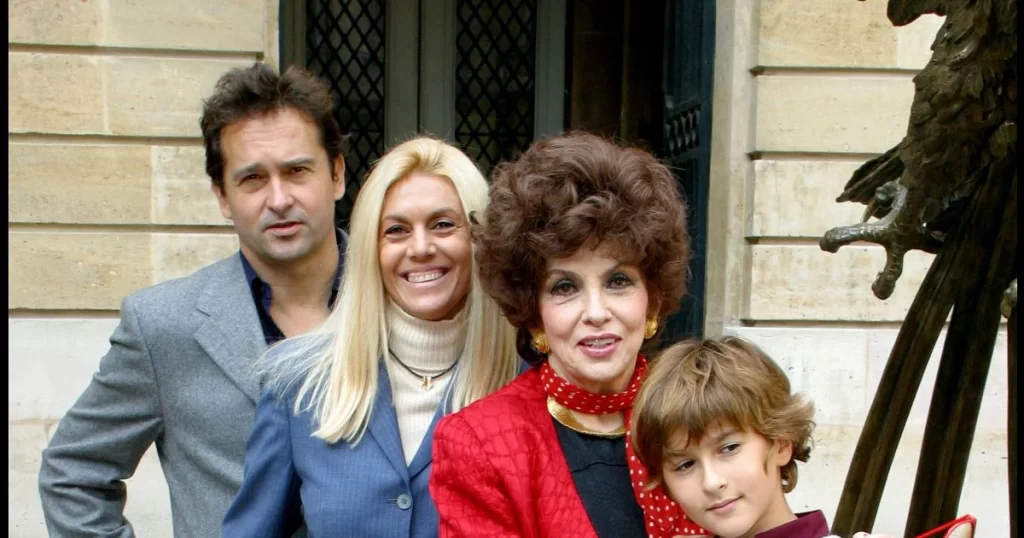 Fils De Gina Lollobrigida