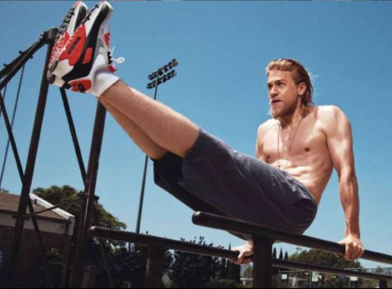 Charlie Hunnam Taille