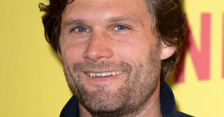 Alexis Michalik Et Son Compagnon