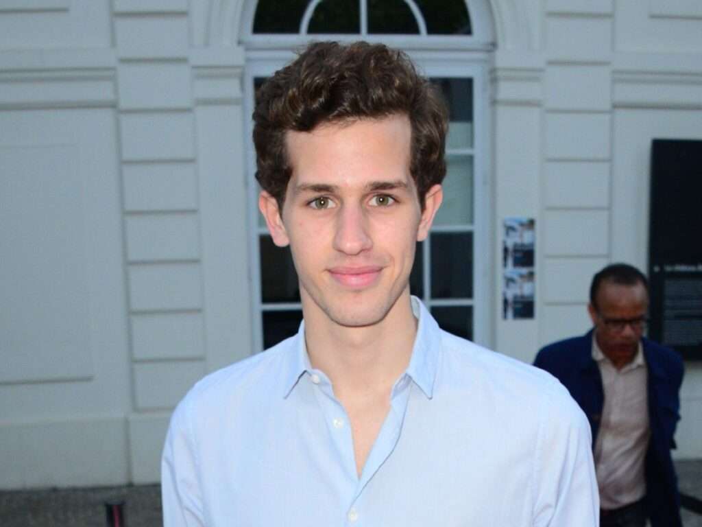 Taille Victor Belmondo