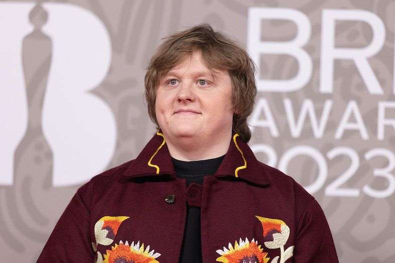 Lewis Capaldi Tic